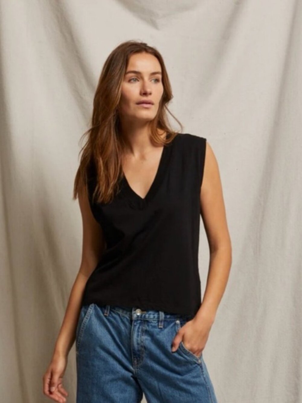 PerfectWhiteTee Black Margot Sleeveless V-Neck Boxy Tee Shirt Tank Women's XS